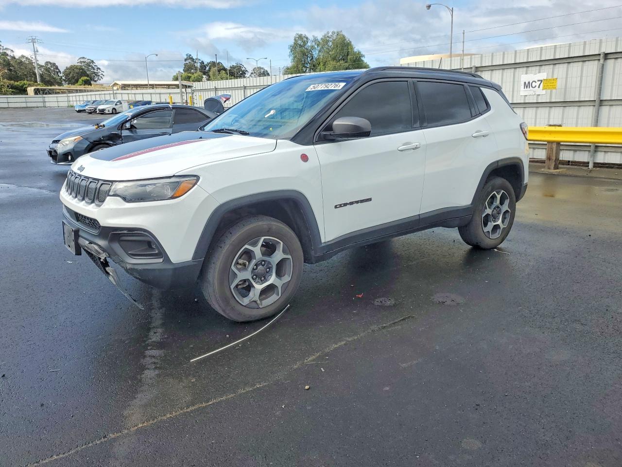 Salvage Jeep Compass Image
