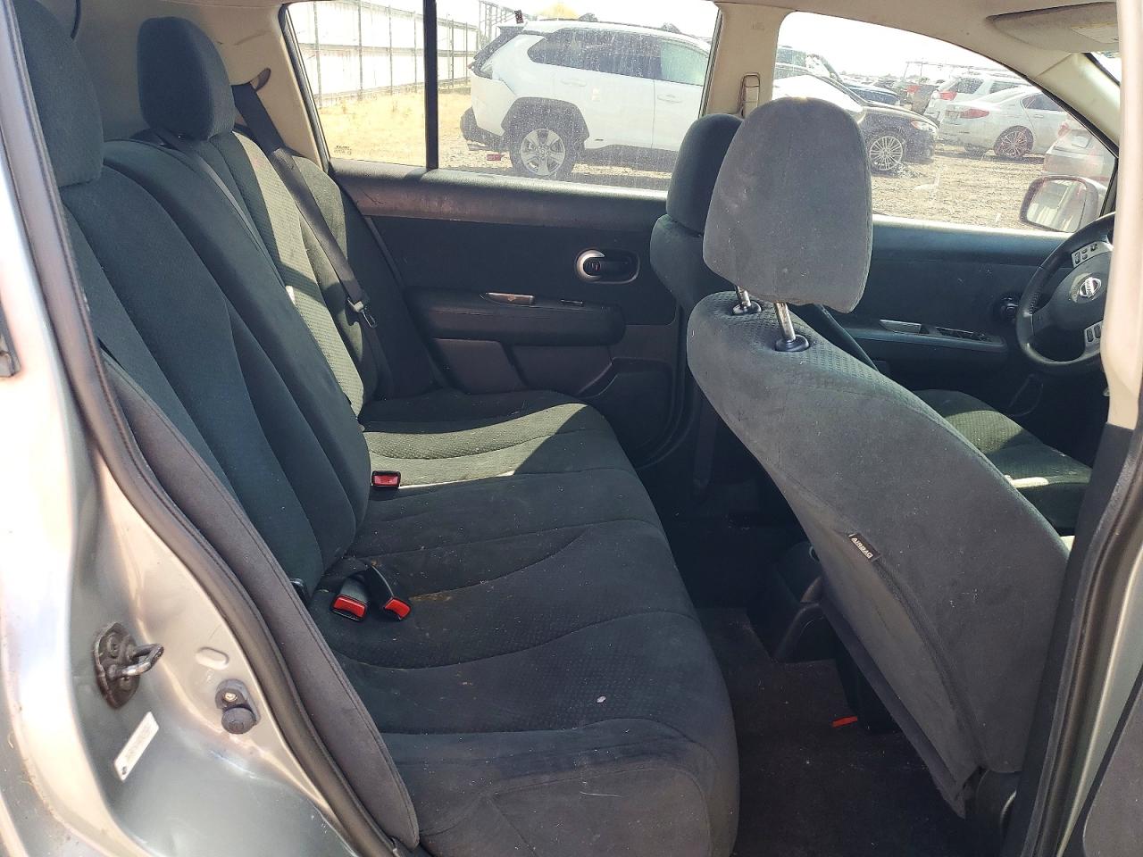 Nissan Versa 1.8 S