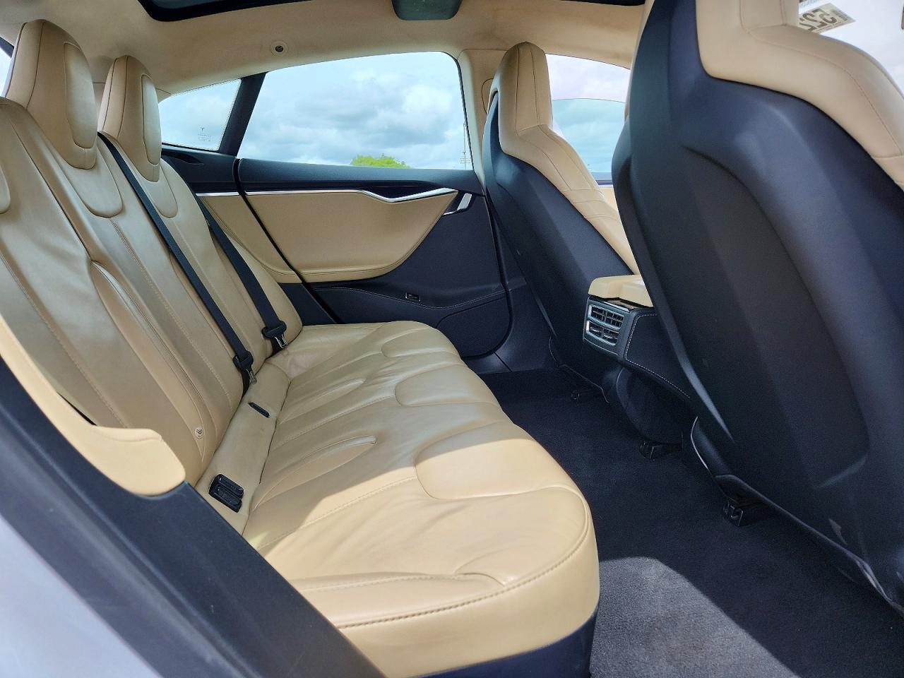Tesla Model S 85d