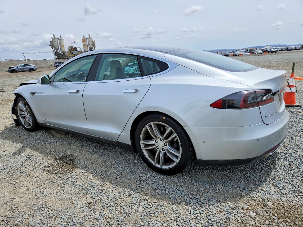 Tesla Model S 85d