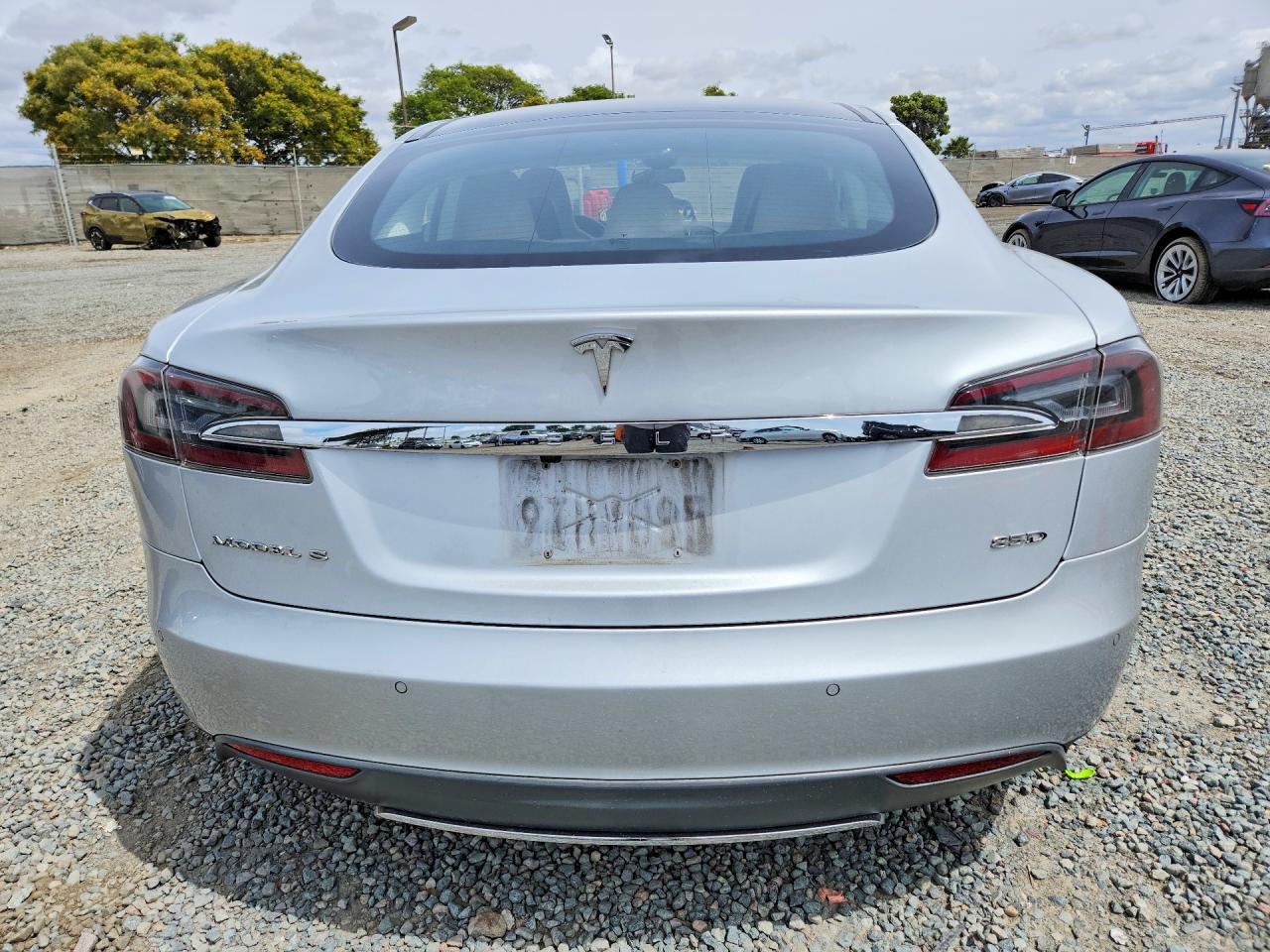 Tesla Model S 85d
