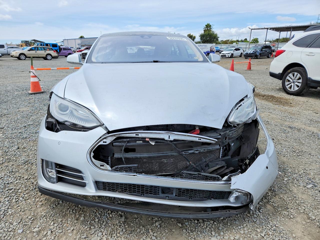 Tesla Model S 85d
