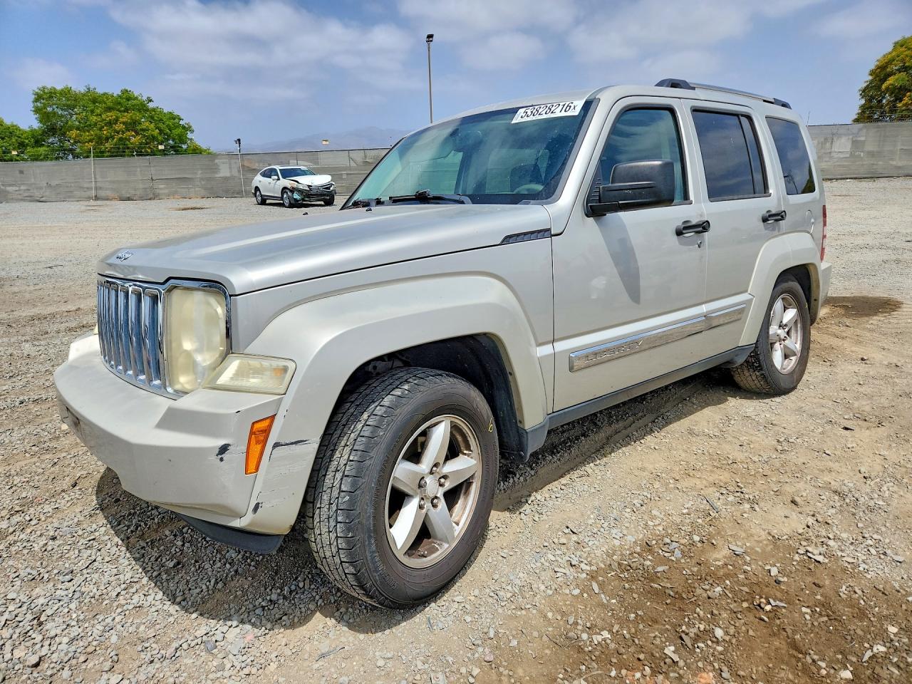 Salvage Jeep Liberty Image