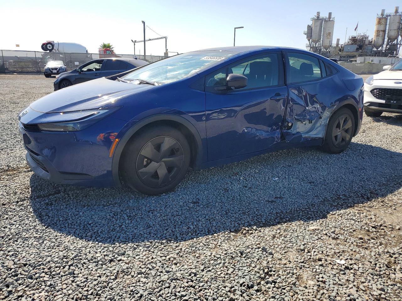 Salvage Toyota Prius Image