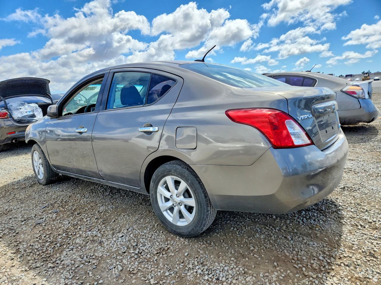 Nissan Versa 1.6 S