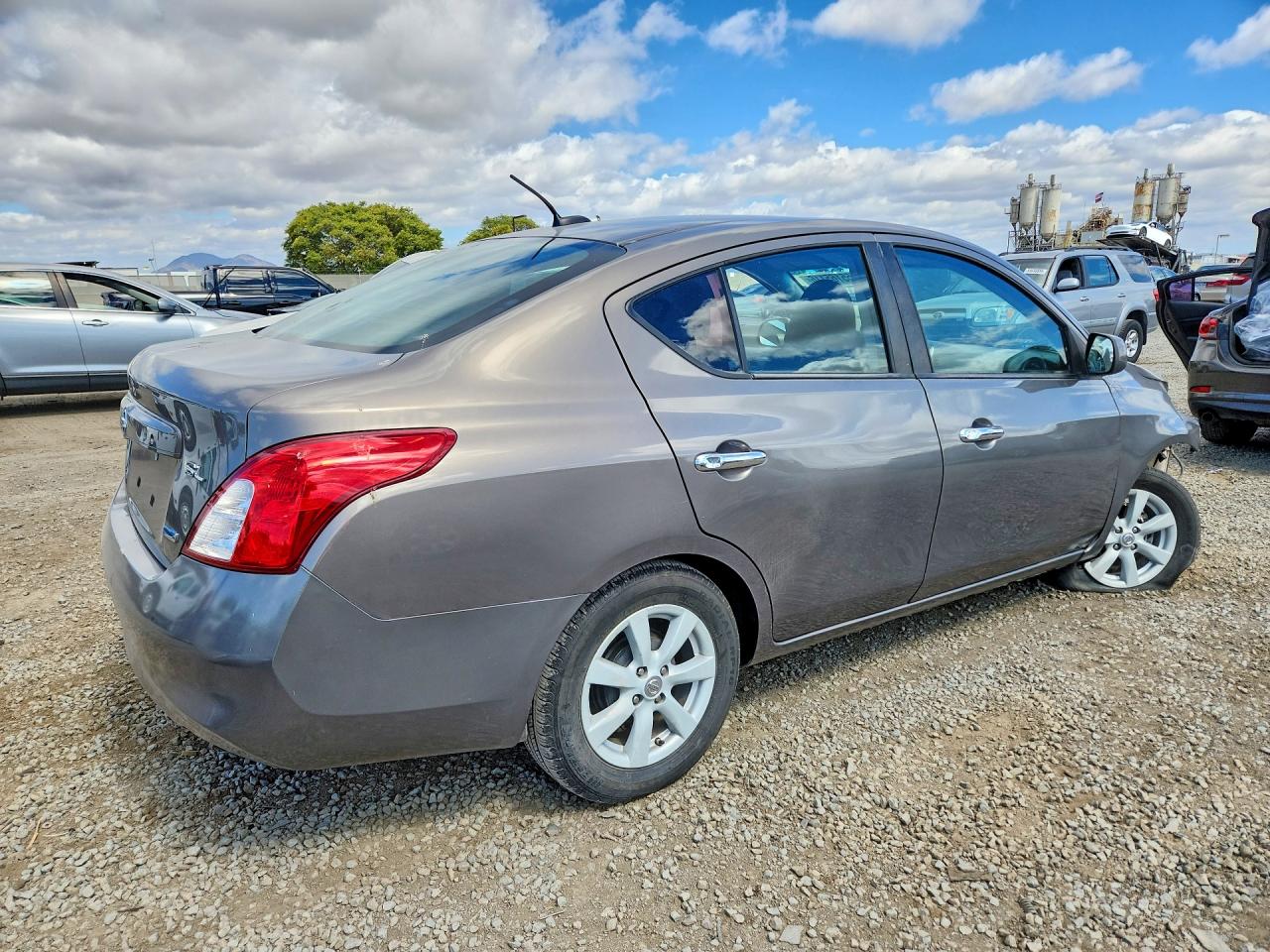 Nissan Versa 1.6 S
