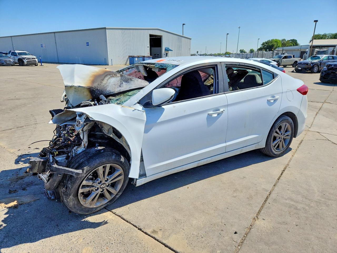 Salvage Hyundai ELANTRA Image