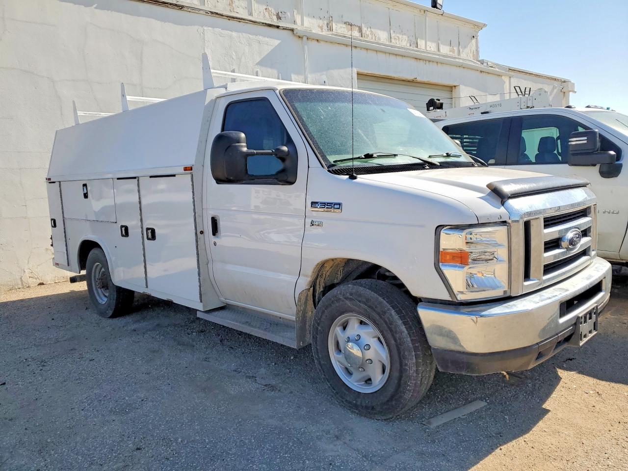 Ford Econoline E350 Super Duty Cutaway Van