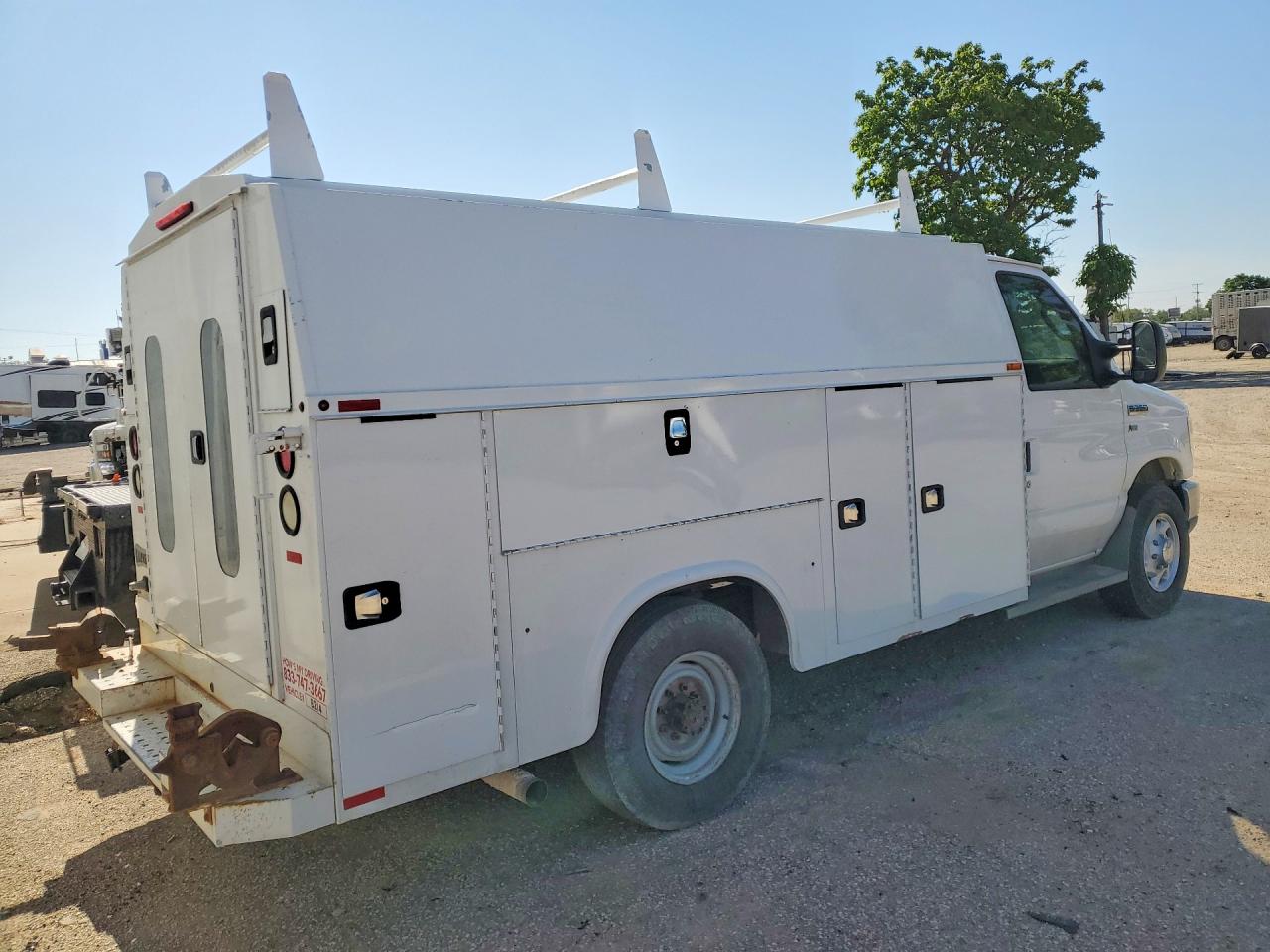 Ford Econoline E350 Super Duty Cutaway Van