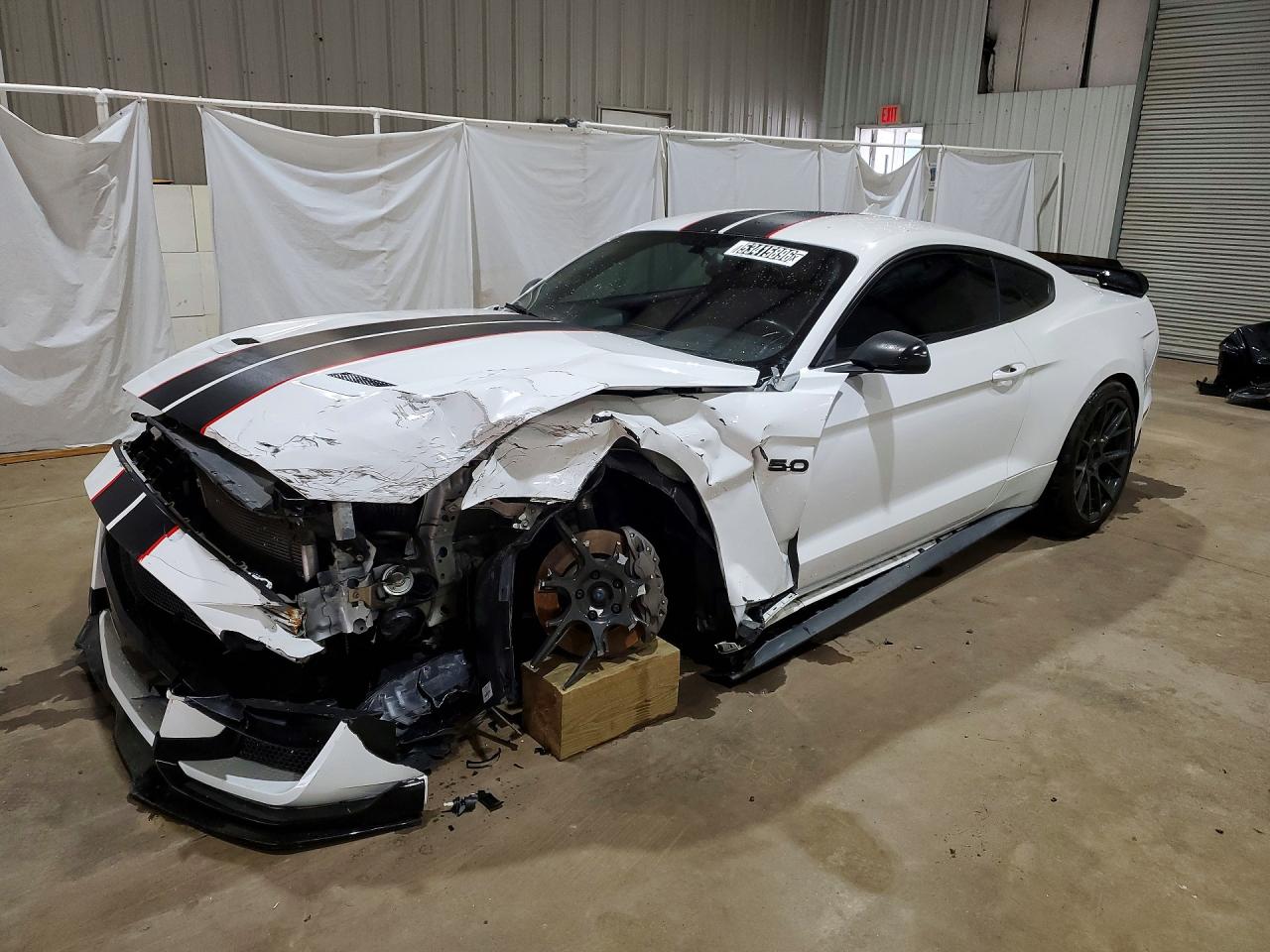 Salvage Ford Mustang Image
