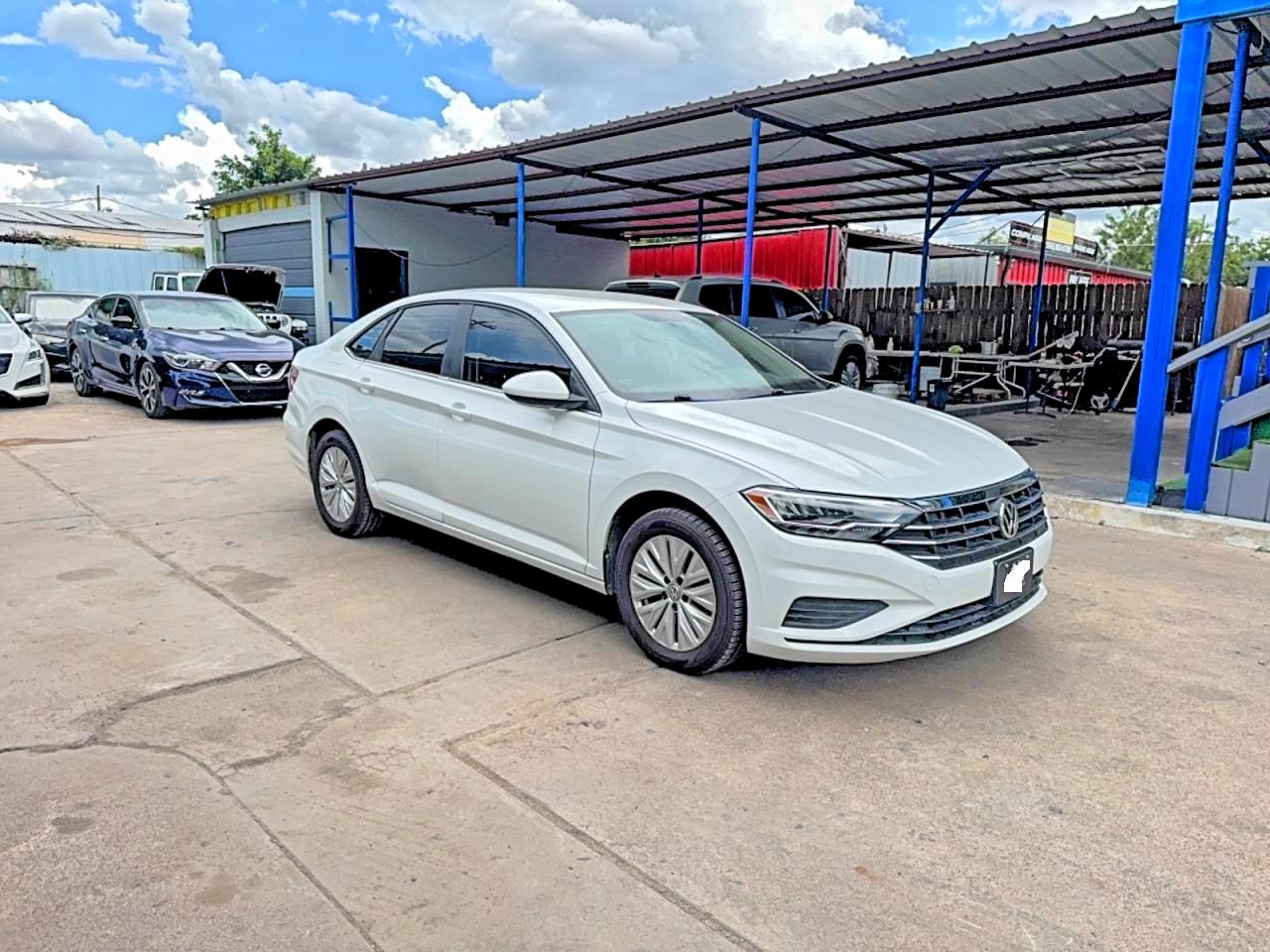 Salvage Volkswagen Jetta Image