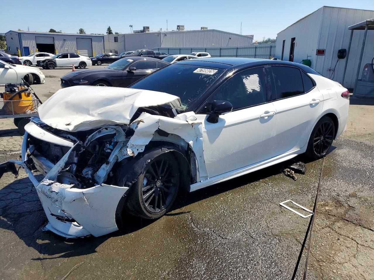 Salvage Toyota Camry Image