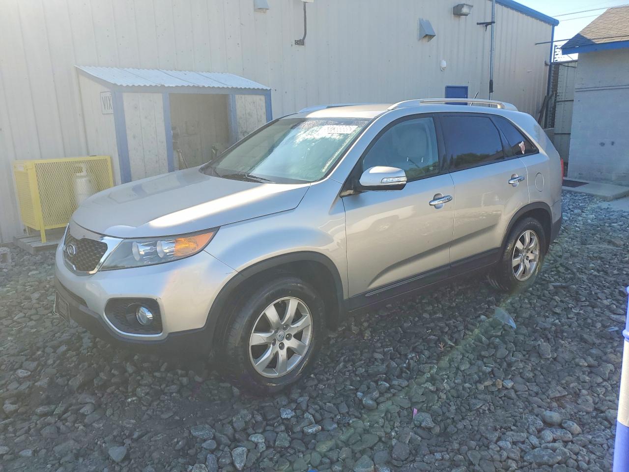Salvage Kia Sorento Image