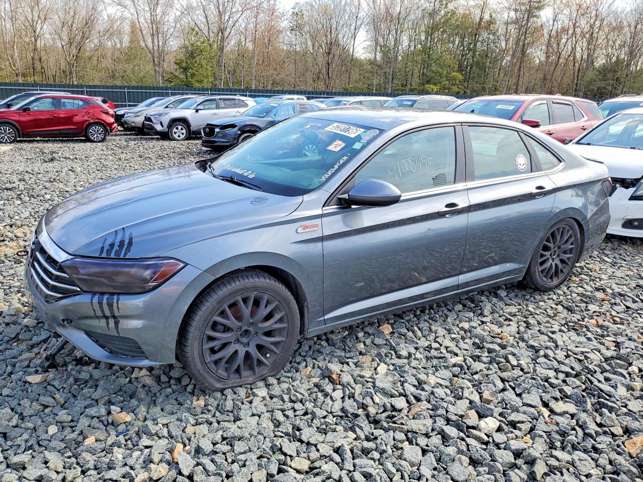 Salvage Volkswagen Jetta Image