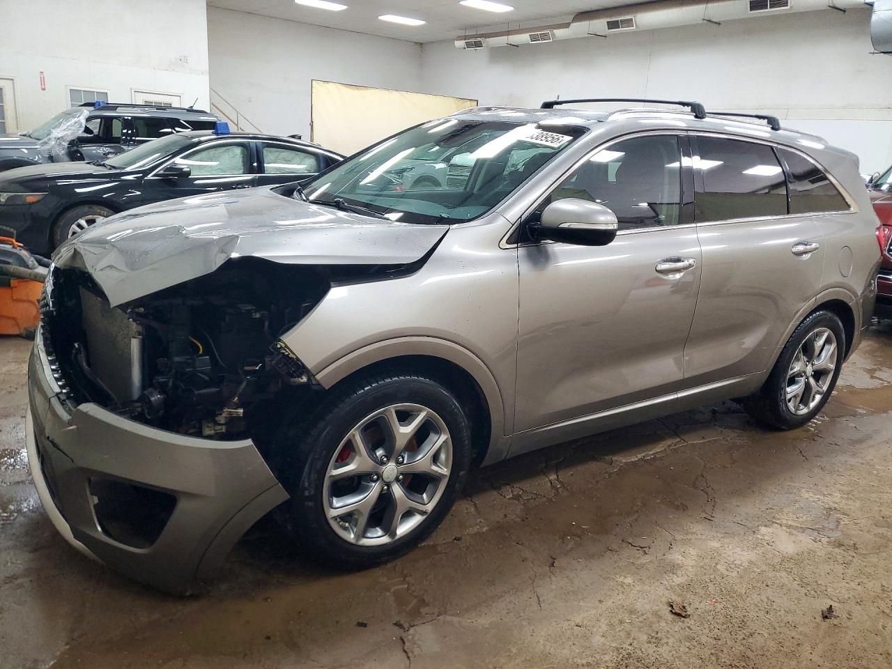 Salvage Kia Sorento Image