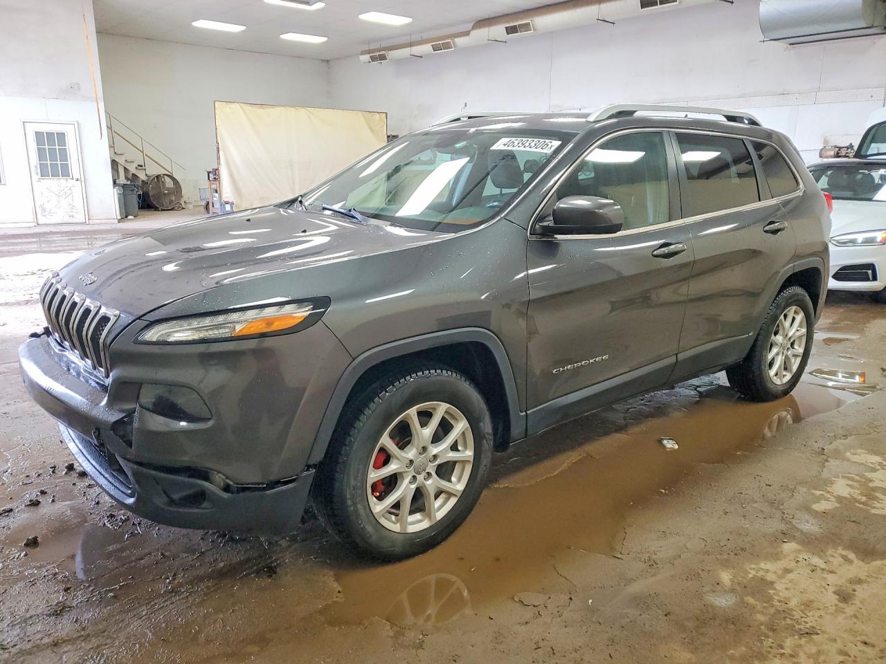 Salvage Jeep Cherokee Image