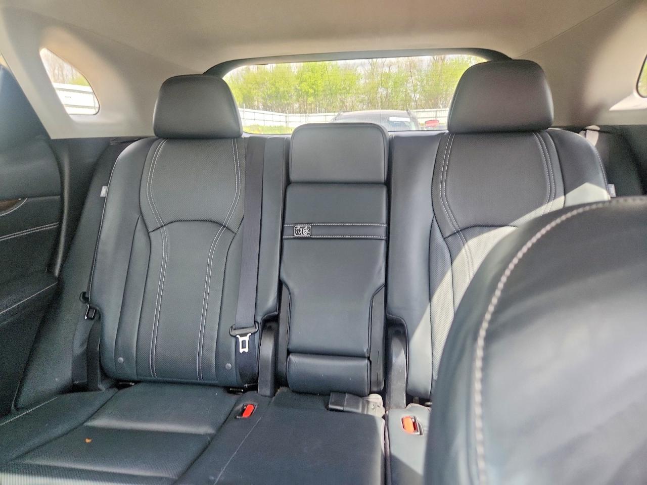 Lexus RX Base