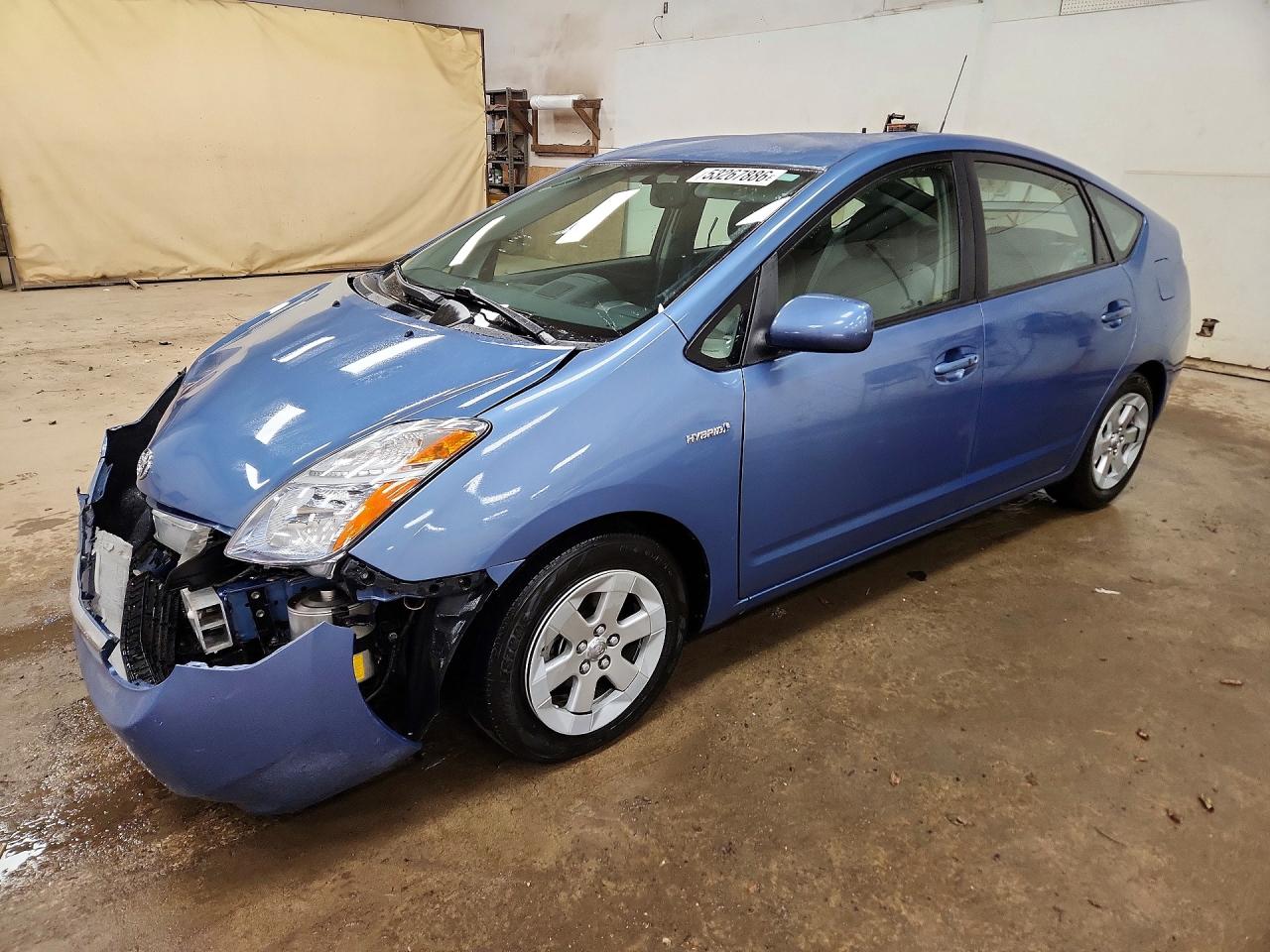 Salvage Toyota Prius Image