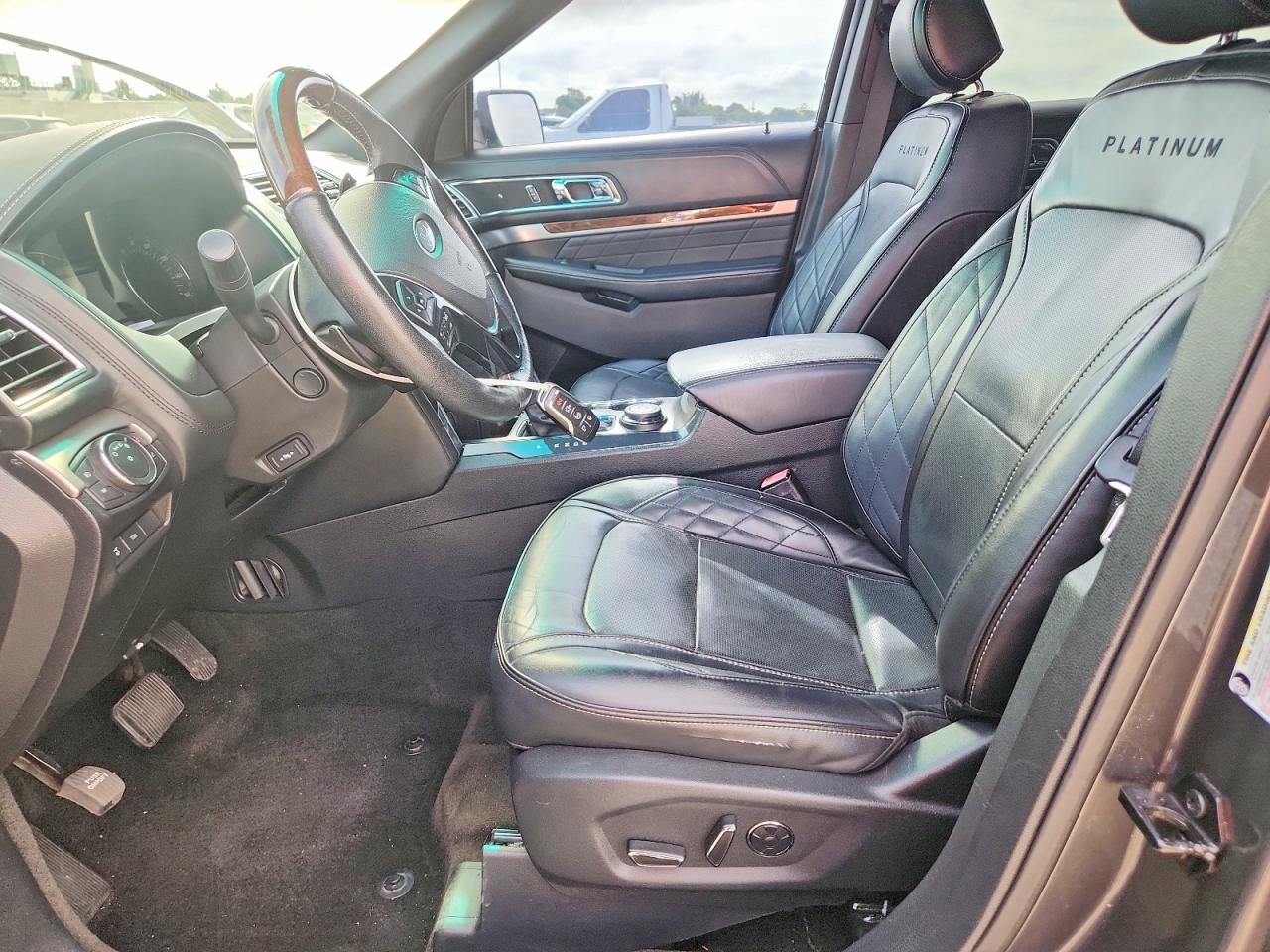 Ford Explorer Platinum