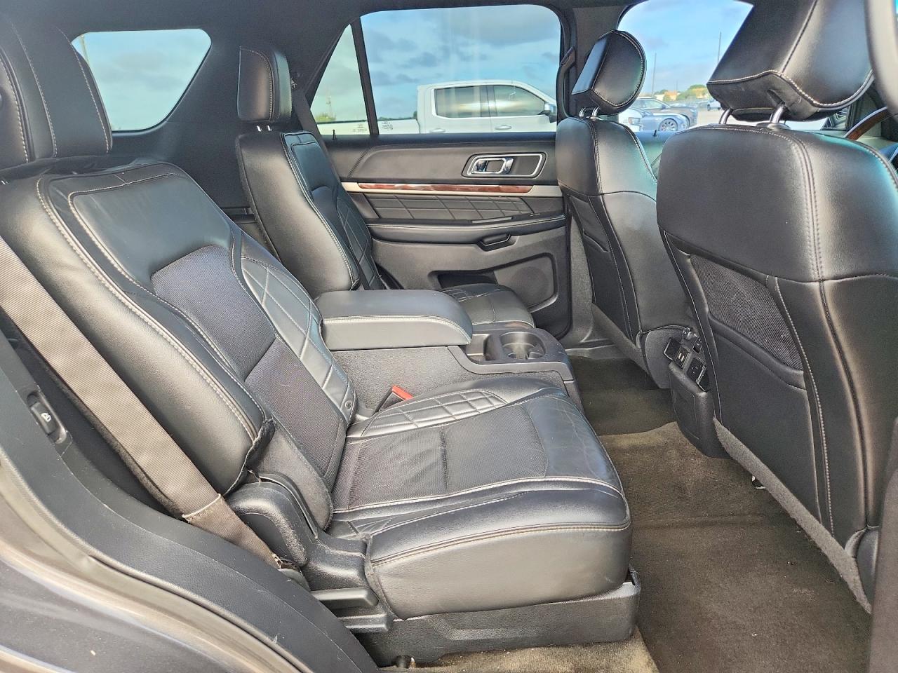 Ford Explorer Platinum
