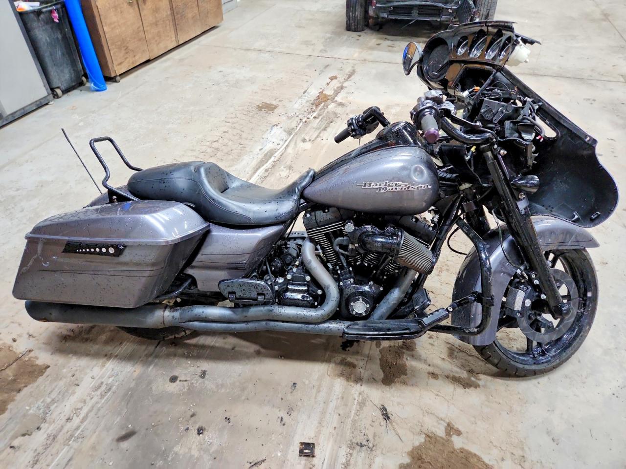 Salvage Harley-Davidson Fl Image