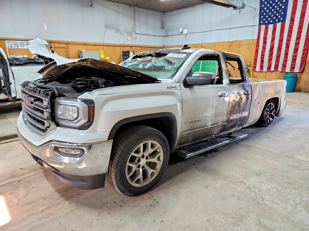 Salvage GMC Sierra Image