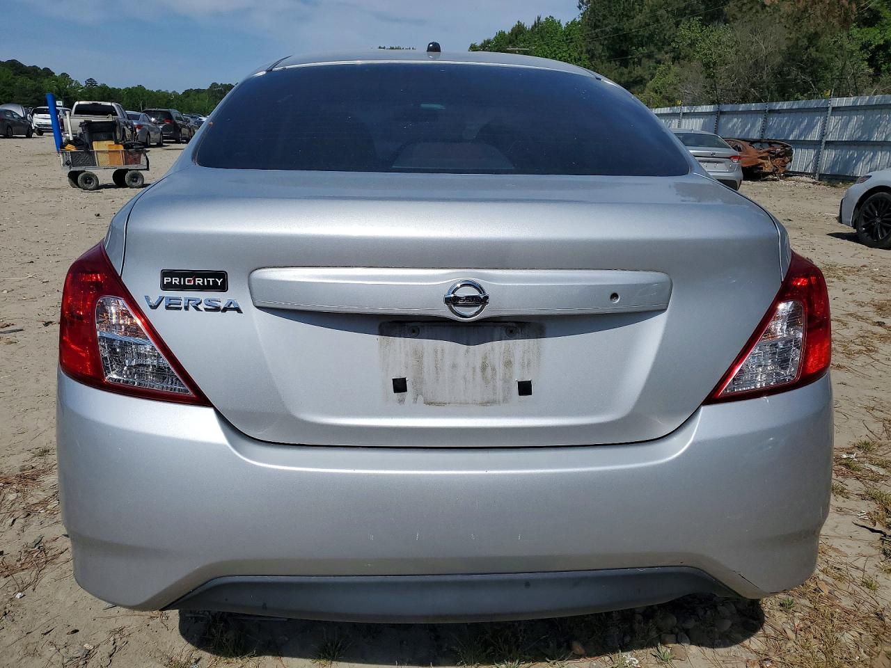 Nissan Versa 1.6 S