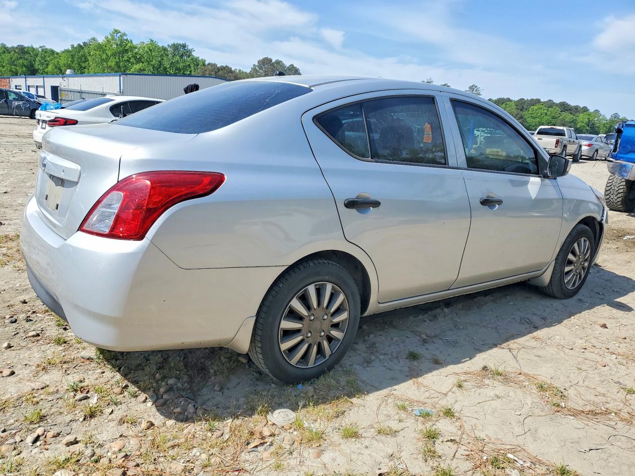 Nissan Versa 1.6 S
