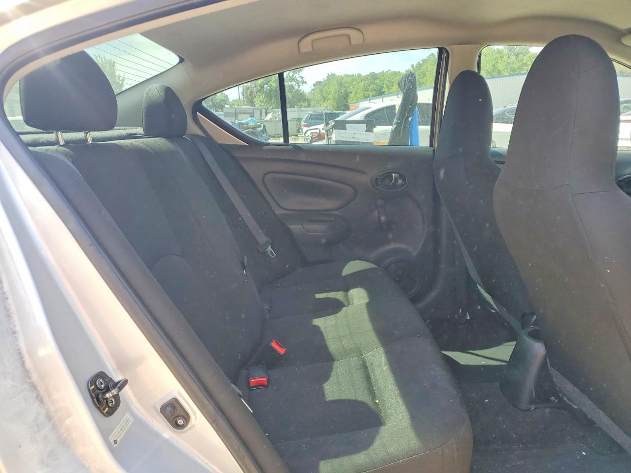 Nissan Versa 1.6 S
