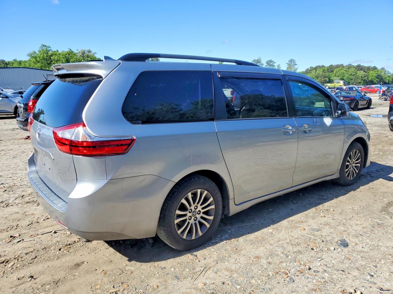 Toyota Sienna Xle 8-passenger