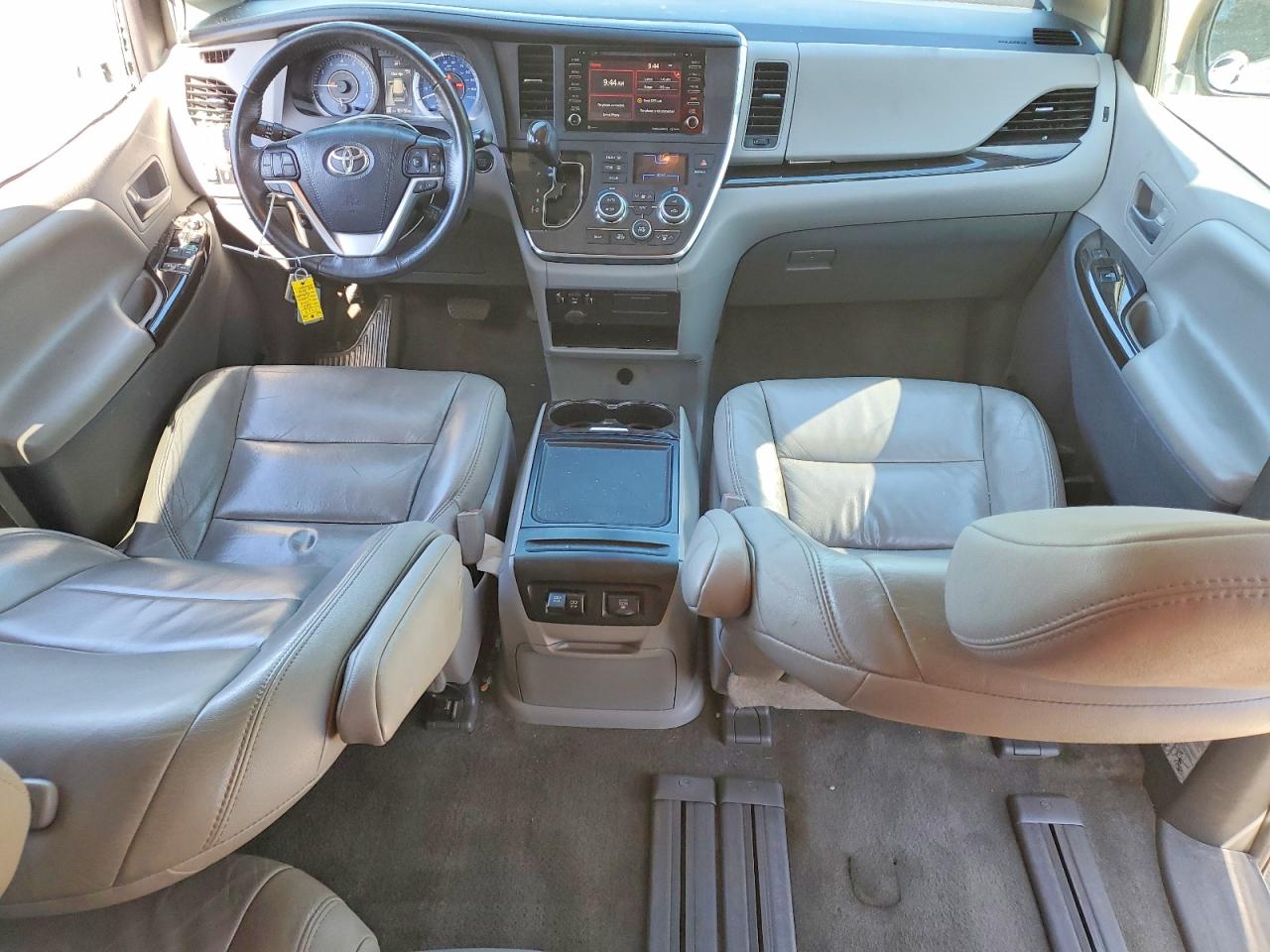 Toyota Sienna Xle 8-passenger