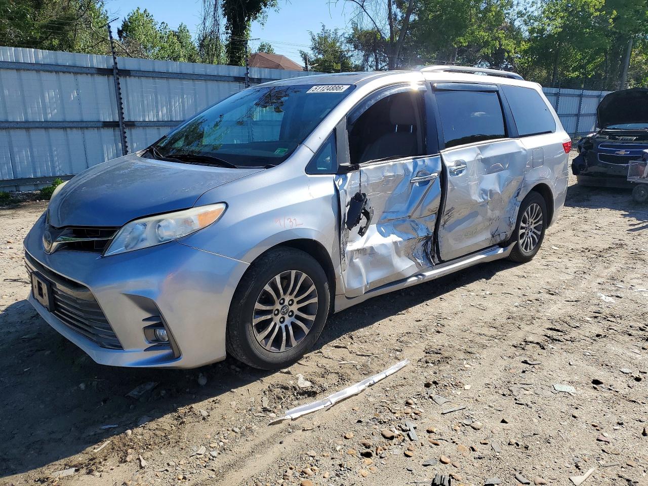 Salvage Toyota Sienna Image