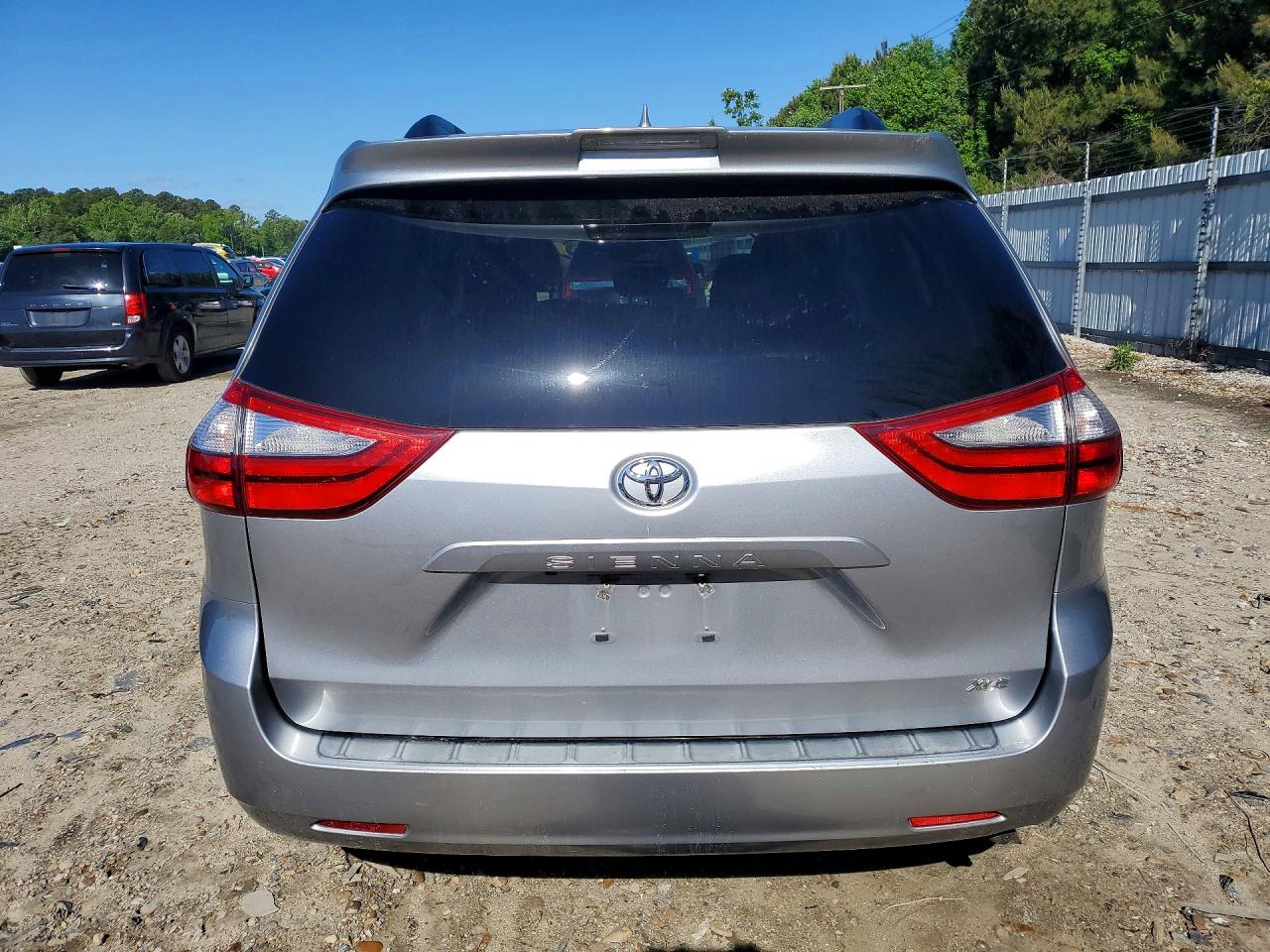 Toyota Sienna Xle 8-passenger