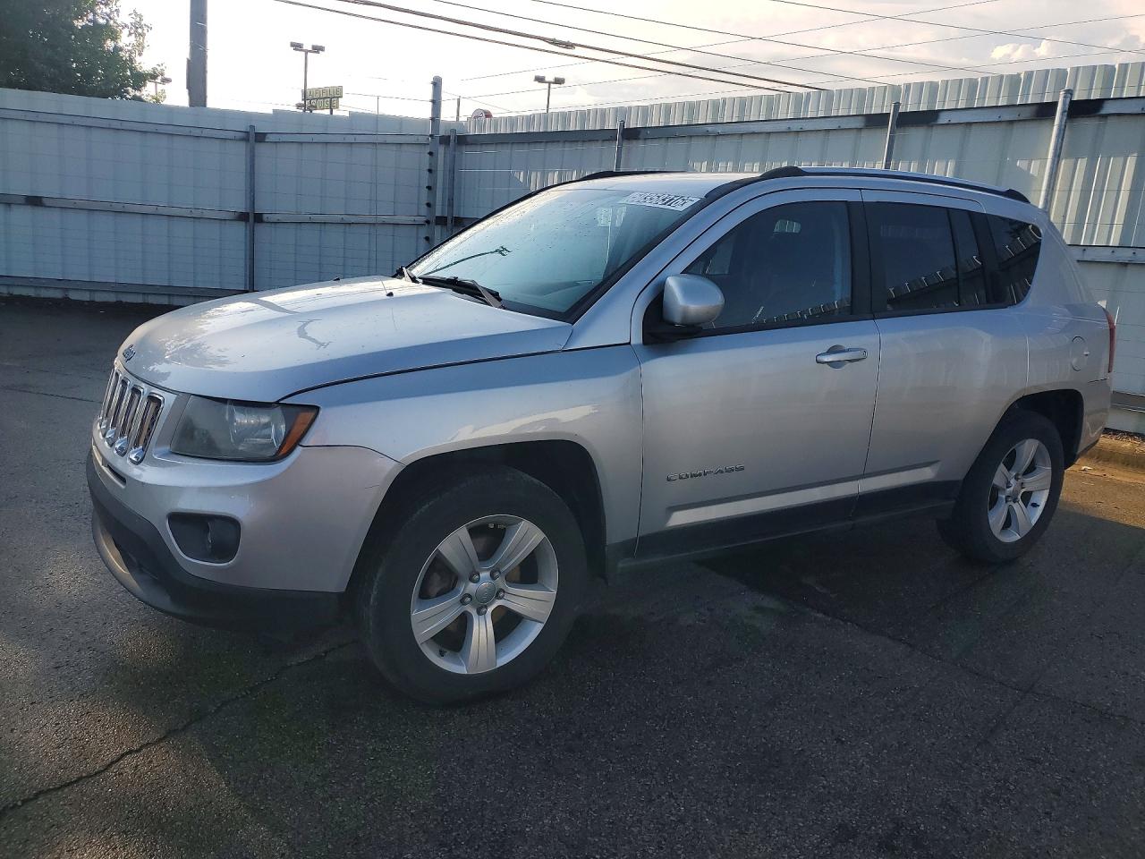 Salvage Jeep Compass Image