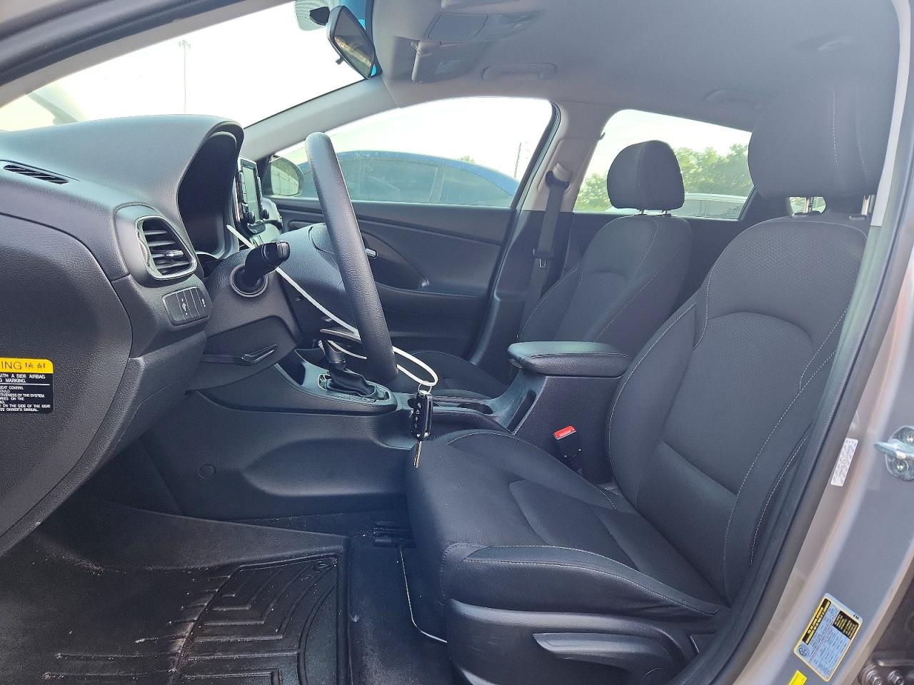Hyundai ELANTRA Base