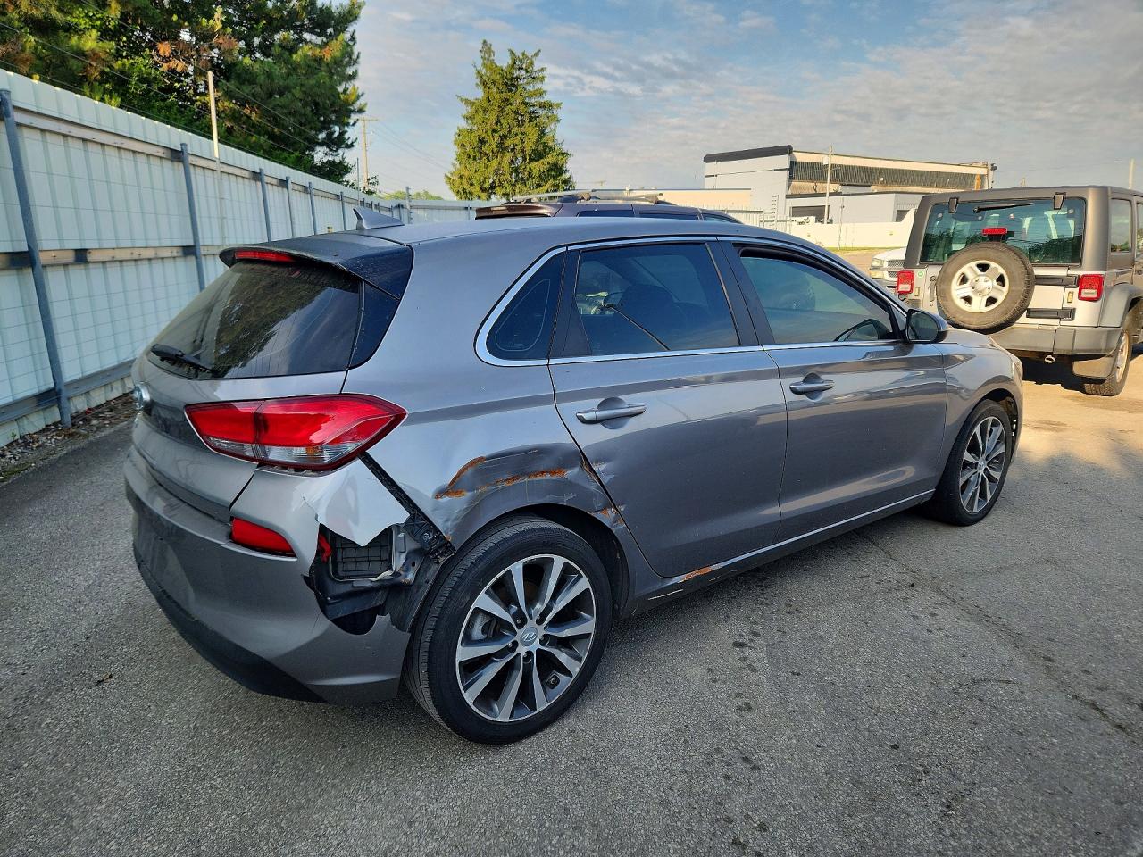 Hyundai ELANTRA Base