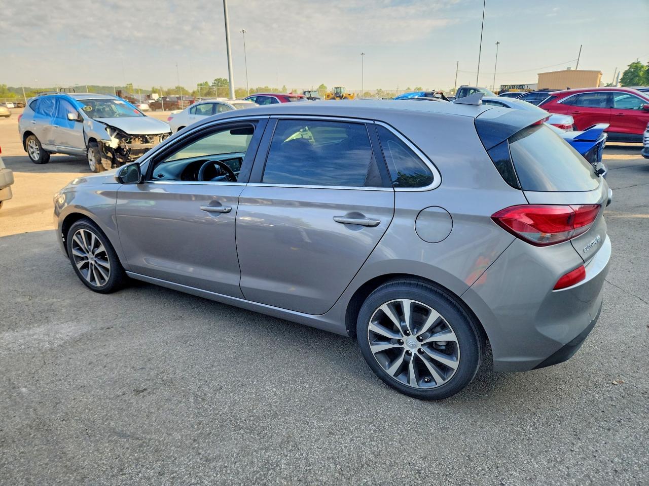 Hyundai ELANTRA Base
