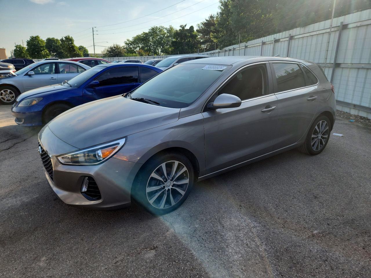 Salvage Hyundai ELANTRA Image