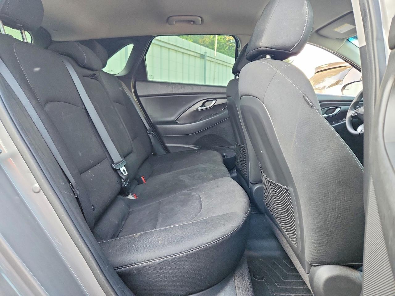 Hyundai ELANTRA Base