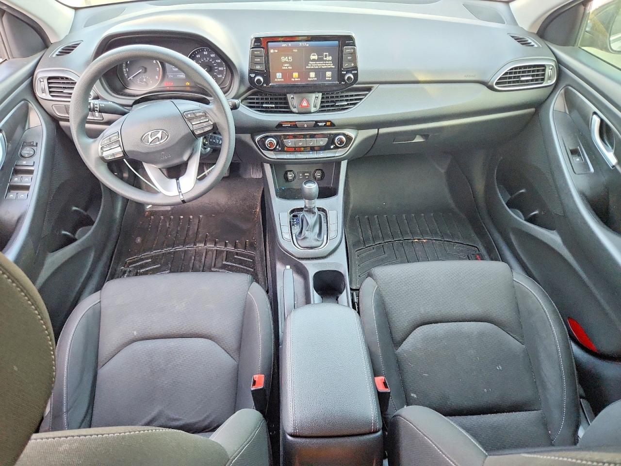 Hyundai ELANTRA Base