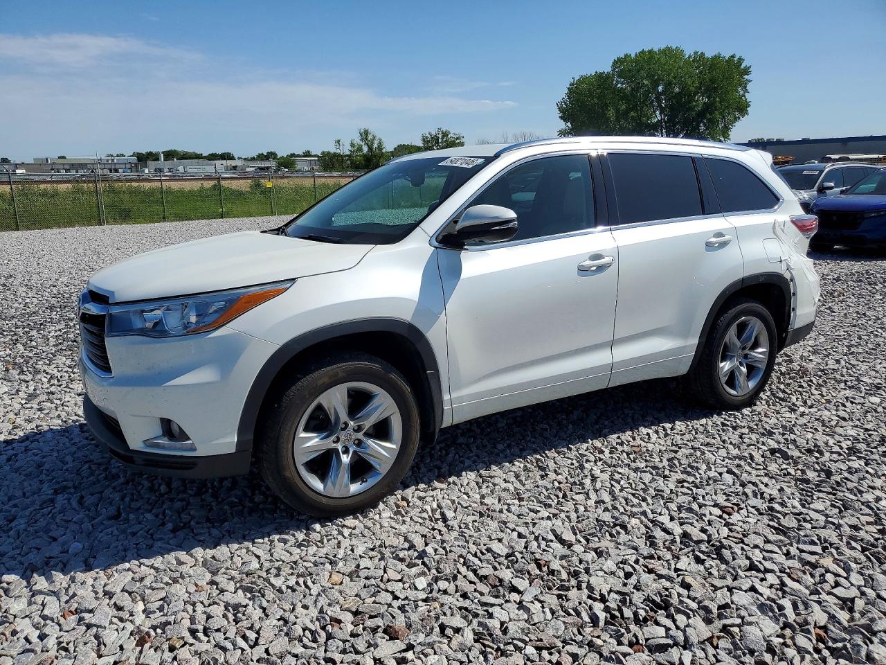Salvage Toyota Highlander Image