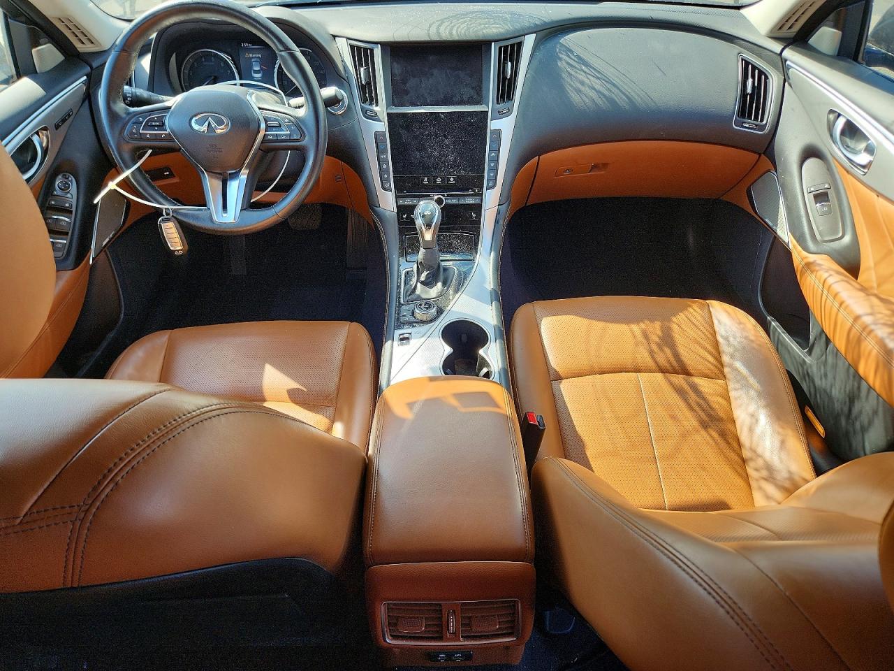 INFINITI Q50 Luxe