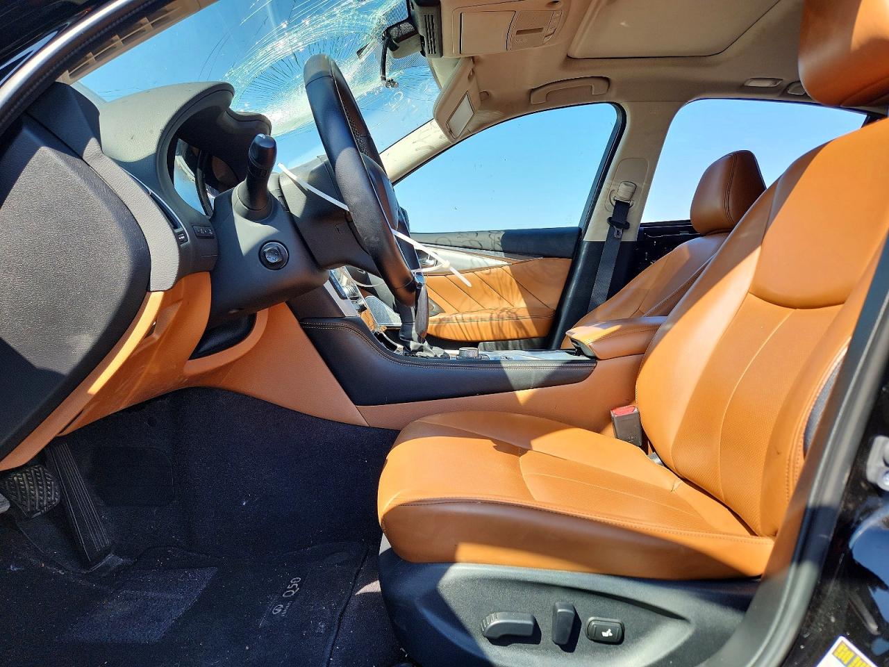 INFINITI Q50 Luxe
