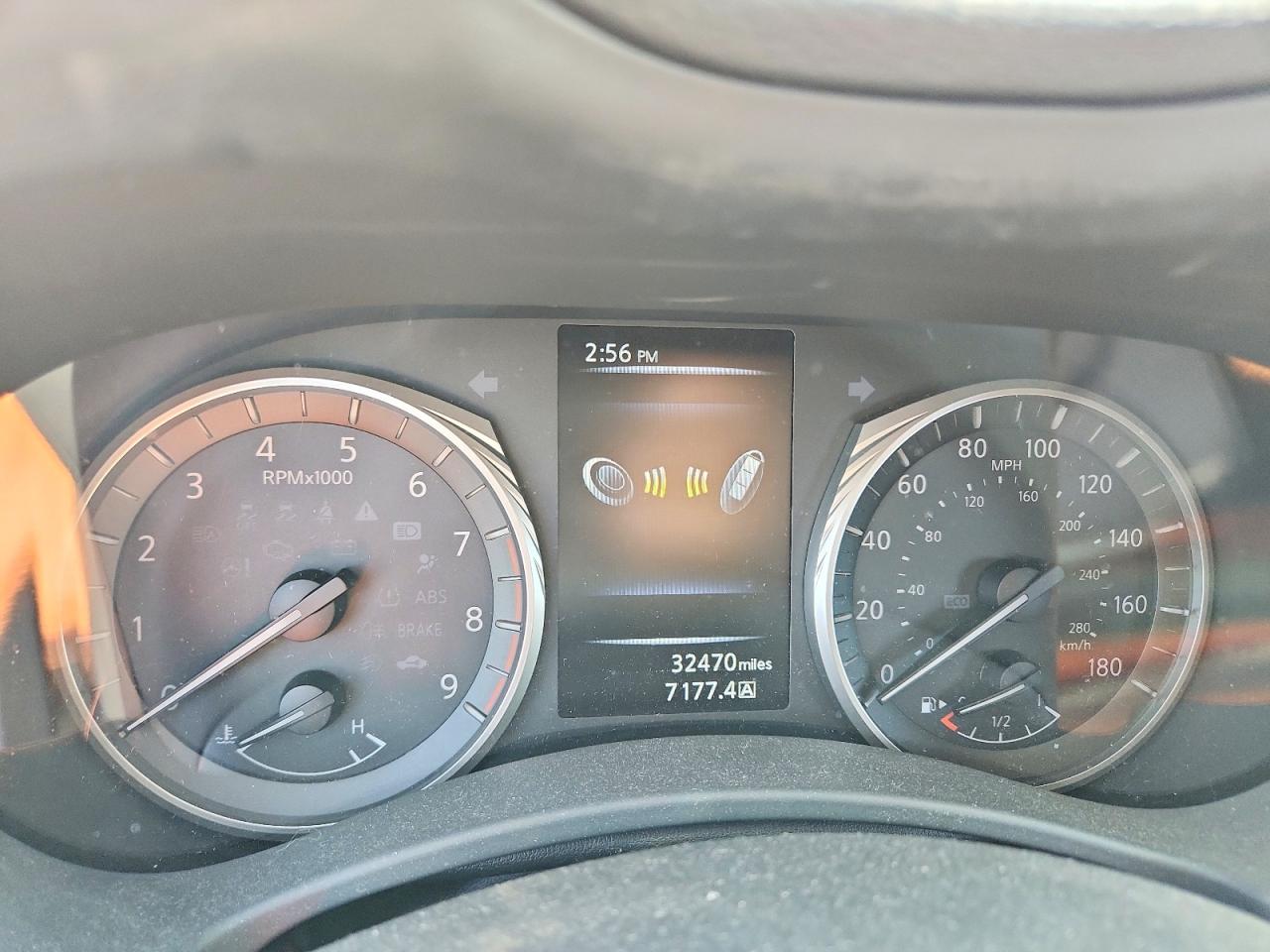 INFINITI Q50 Luxe