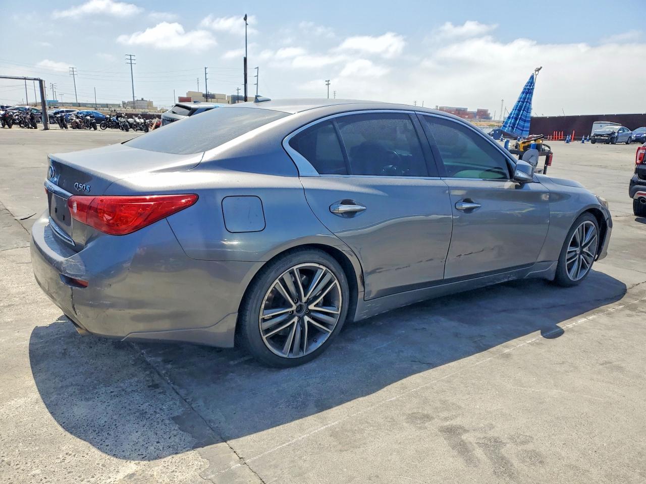 INFINITI Q50 Premium