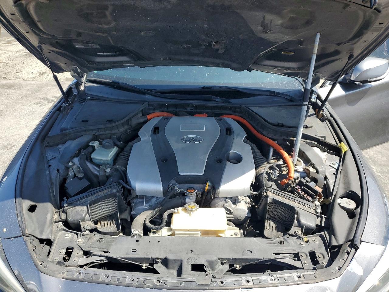 INFINITI Q50 Premium