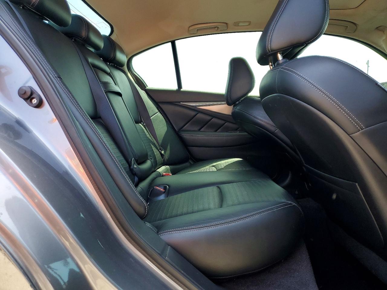 INFINITI Q50 Premium