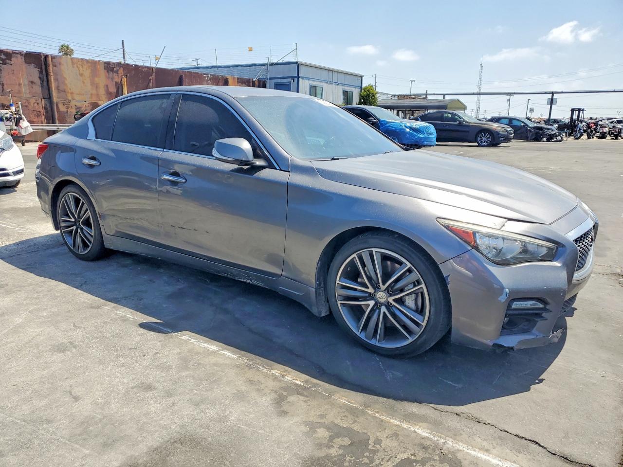 INFINITI Q50 Premium