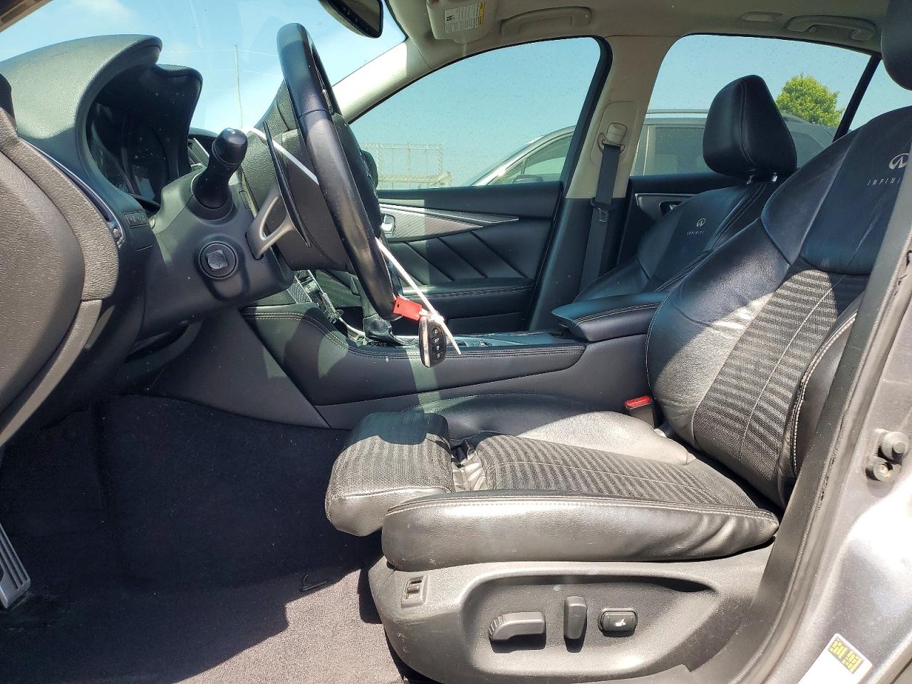 INFINITI Q50 Premium