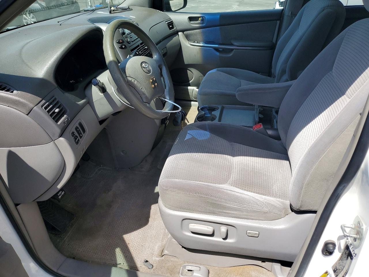 Toyota Sienna Le 8 Passenger